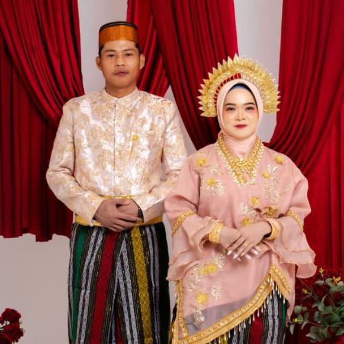 Hj. Arni & A. Taufik